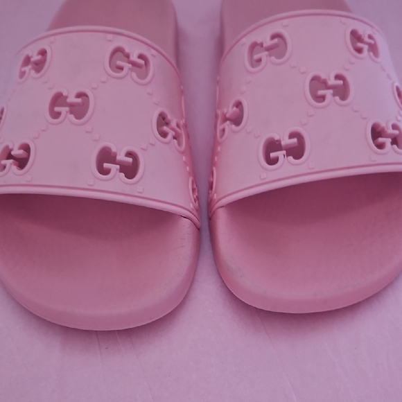 Gucci Blush Pink Logo Slides - Picture 2 of 16